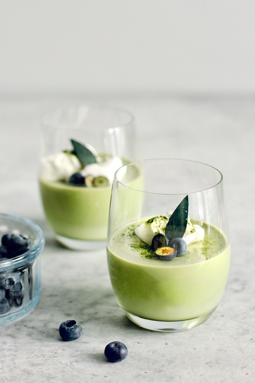 Avocado Berry Cream Smoothie