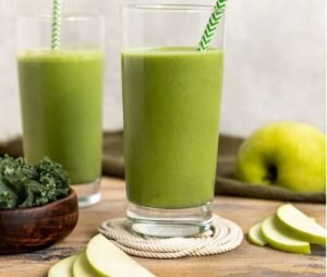 Apple Cinnamon Kale Smoothie