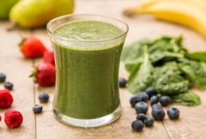 Berry Spinach Smoothie for Weight Loss