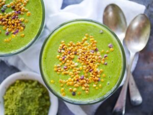 Matcha Banana Spinach Smoothie