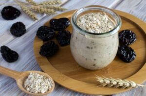 Psyllium Oats with Prunes Smoothie