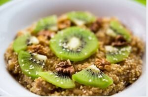 Quinoa Porridge Bowl with Cinnamon and Kiwi