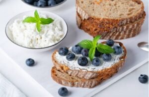 Sourdough Toast with Lactose-Free Cottage Cheese and Blueberries