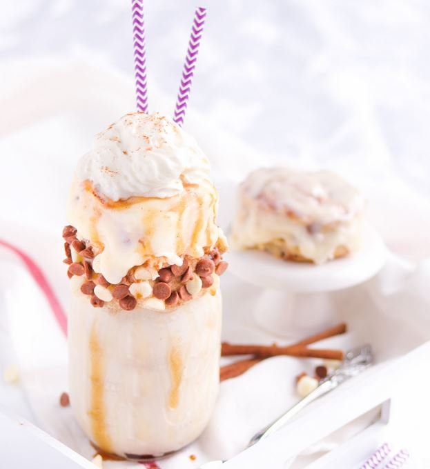 Vanilla Cinnamon Roll Shake
