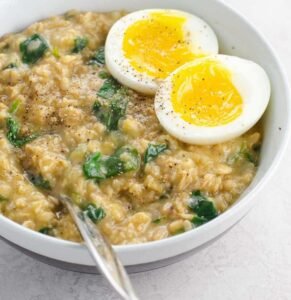Savory Oatmeal With Spinach & Eggs